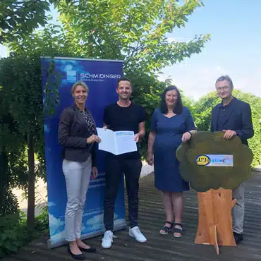 Fenster-Schmidinger unterstützt die GUUTE-Bäume Initiative im Bezirk Urfahr Umgebung für Umweltschutz und Wiederaufforstung.