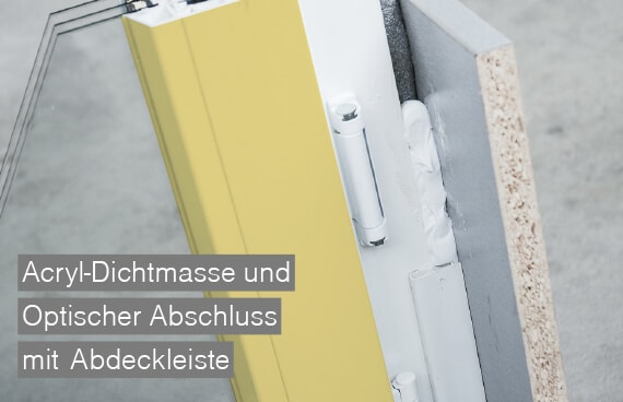 Detail ÖNORM Fenstermontage B5320 mit Acryl-Dichtmasse und Abdeckleiste als Abschluss