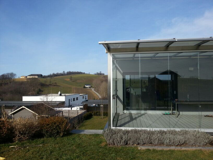 Schöne Terrassenüberdachung mit Schiebetür