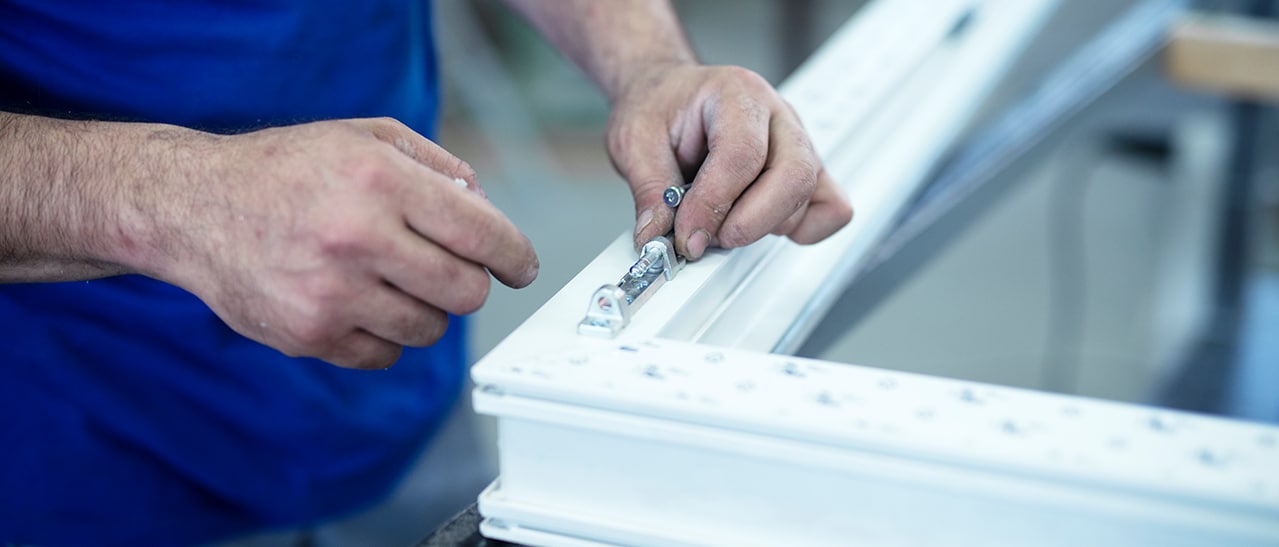 Sichtbare Fensterbeschläge bieten mehr Einstellungsmöglichkeit gegenüber verdeckten Beschlägen