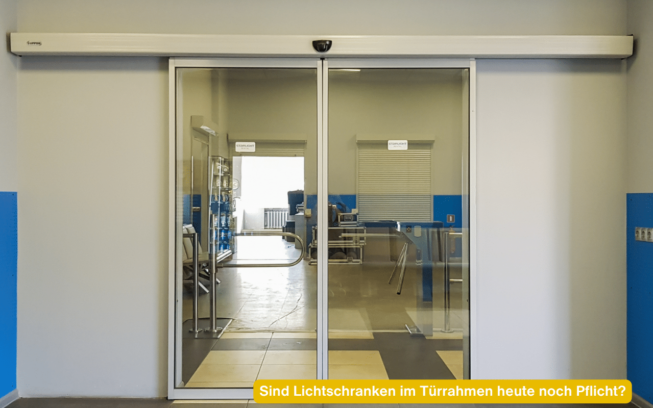 Sind Lichtschranken im Türrahmen heute noch Pflicht? Automatische Glas-Schiebetür mit Sensor im Sturz