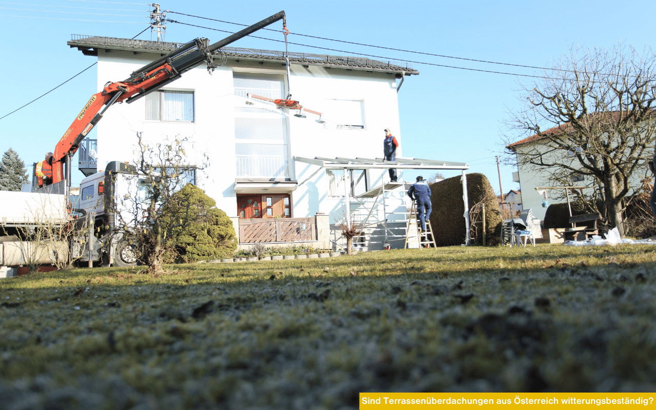 Sind Terrassenüberdachungen aus Österreich witterungsbeständig Aufbau einer robusten Alu Glas Überdachung durch Fachmonteure