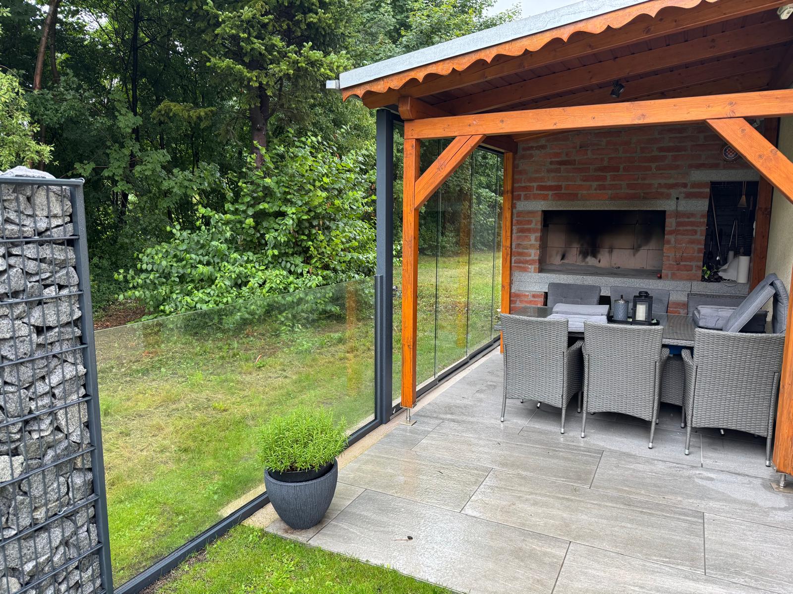 Sitzplatzverglasung Outdoor als Wetterschutz