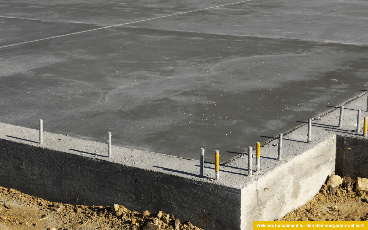 Solides Betonfundament als mögliche Lösung zur Frage: Welches Fundament für den Sommergarten wählen?
