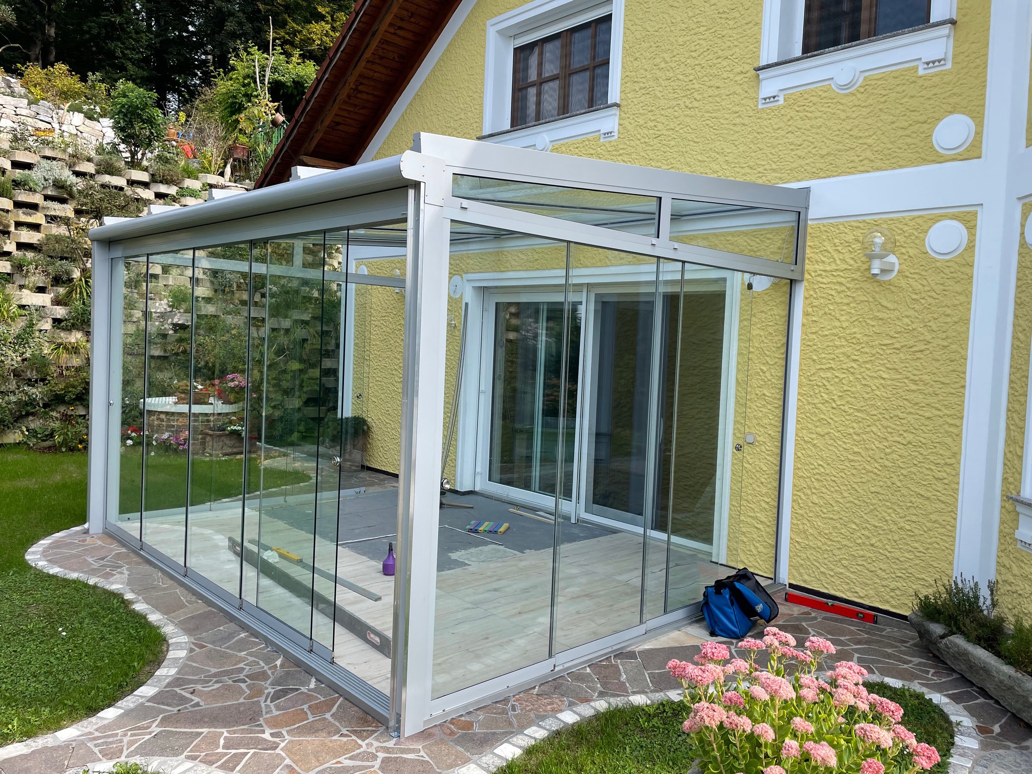Sommergarten 5 x 3 Meter an Einfamilienhaus in Oberösterreich montiert