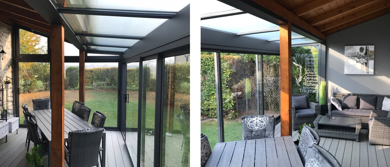 Innenansicht eines modernen Sommergartens mit Essbereich und Lounge-Ecke unter einem Glasdach mit Holzstützen.