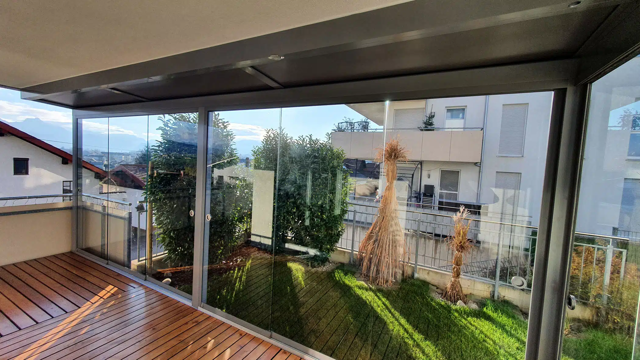 Sommergarten Verglasung mit Glasschiebetüren von Sunflex