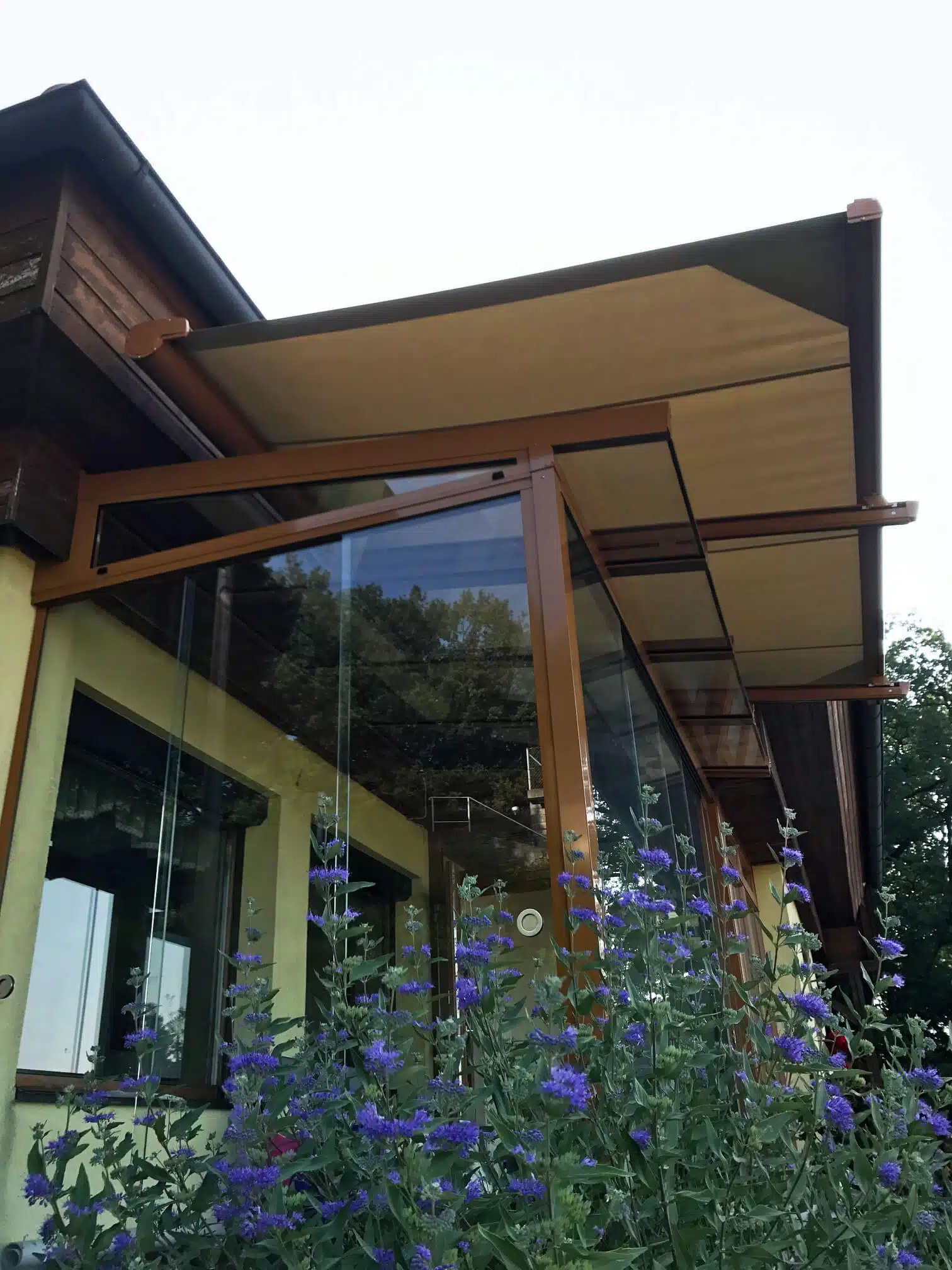 Sommergarten als Windschutz mit Beschattung