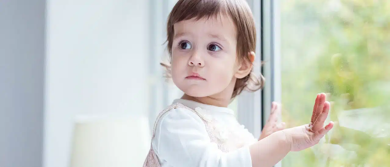 Sperrbare Fenstergriffe oder Kindersicherungen können Ihre Familie schützen