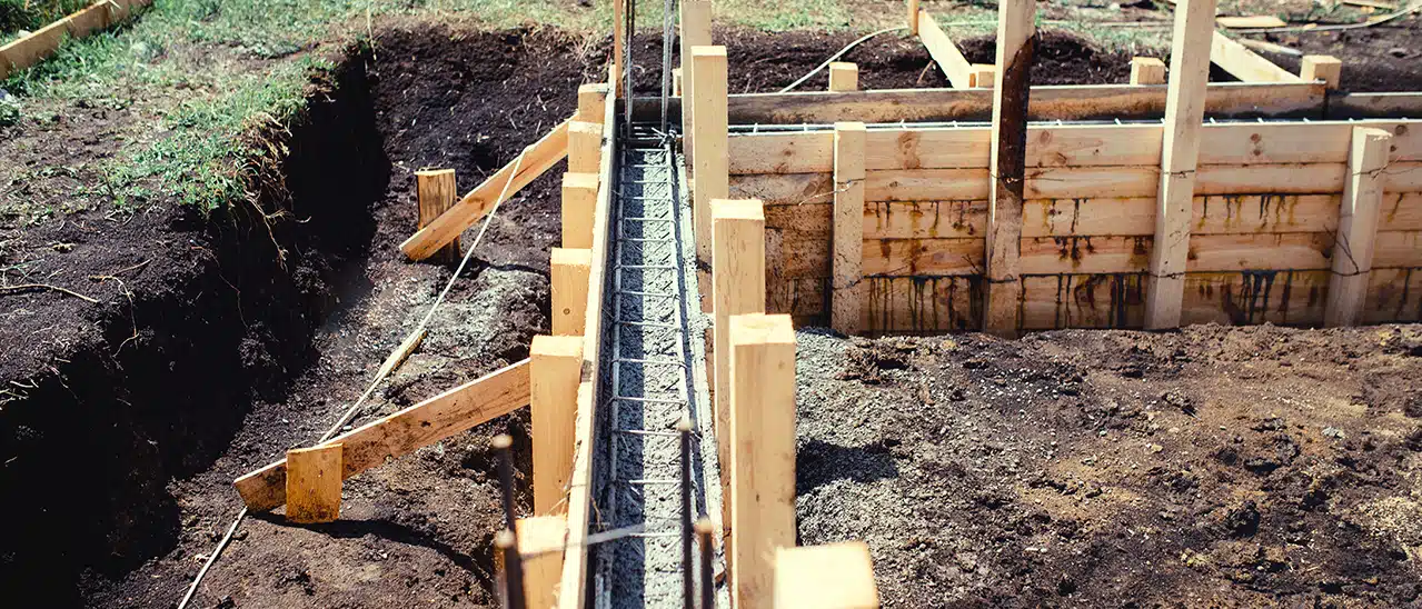 Streifenfundamente ideal für kleine Konstruktionen wie die Terrassenüberdachung