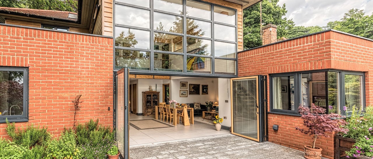 Sunflex Holz- & Glasfalttüren SF75: Elegante Falttüren für Terrasse und Wintergarten aus hochwertigem Holz und Glas.