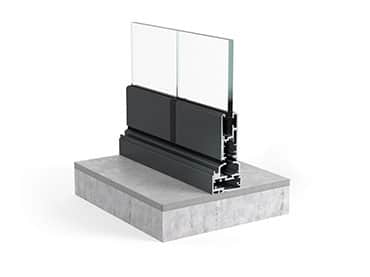 Das Bild zeigt einen Querschnitt des Sunflex SF 30 Systems. Sichtbar ist das Aluminiumprofil mit zwei eingesetzten Glasscheiben, montiert auf einer Betonfläche - dargestellt als technische Schnittdarstellung.