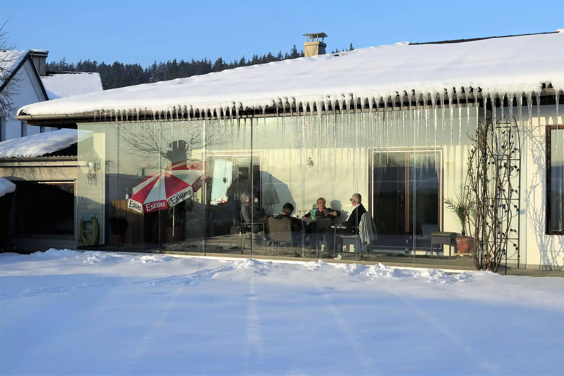 Terrasse mit Glastüren