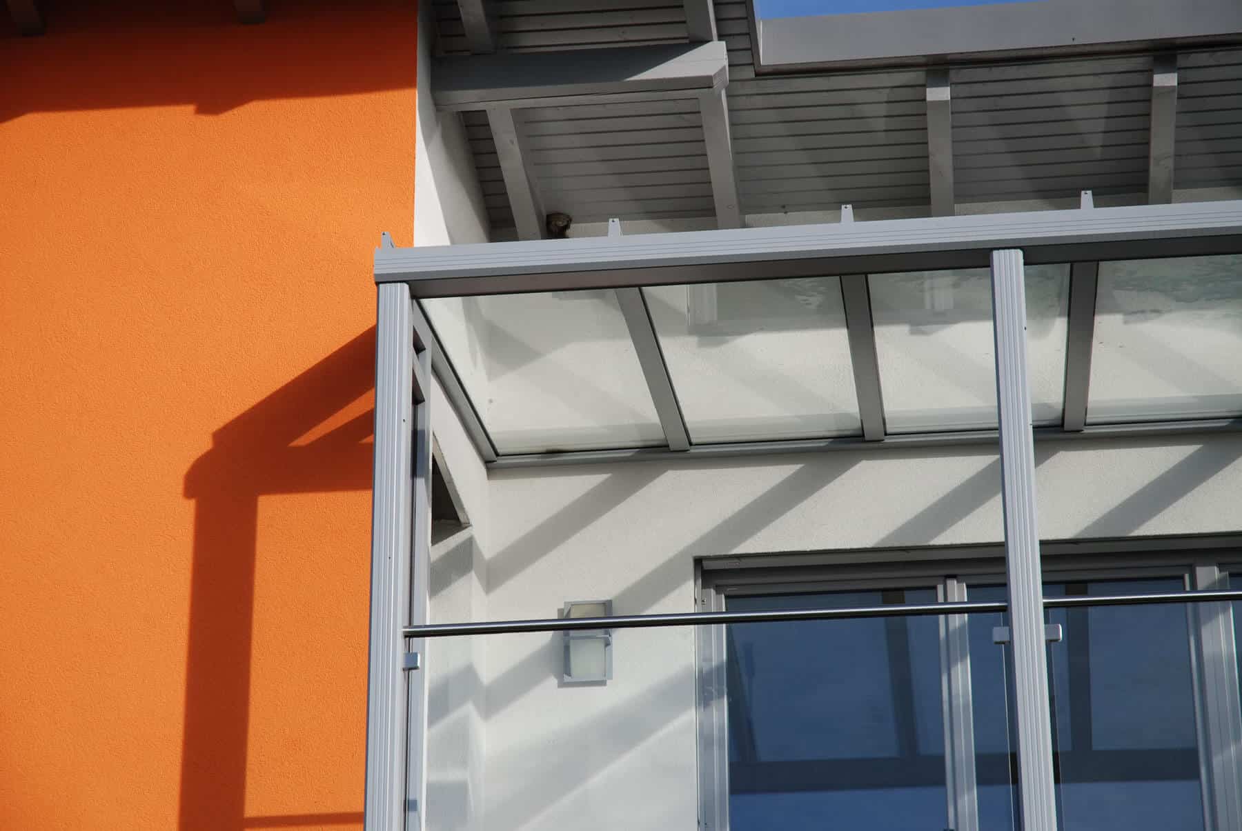 Terrassenüberdachung grau - Detail Regenrinne