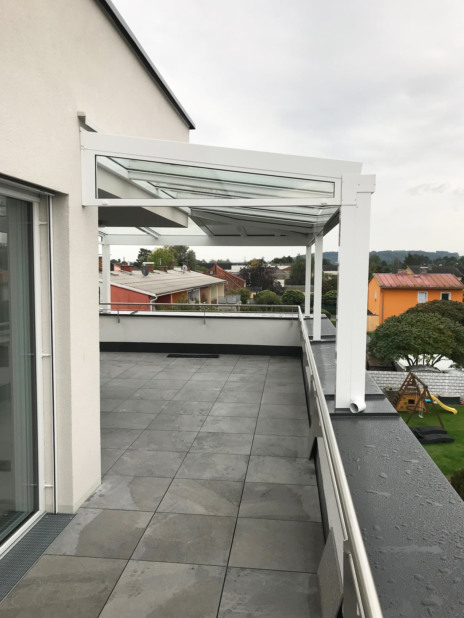 Terrassenüberdachung nach Maß für Dachterrassenwohnung in Pichling