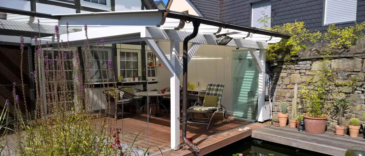 Terrassenüberdachung nachträglich mit Schiebe-Dreh-System verglast