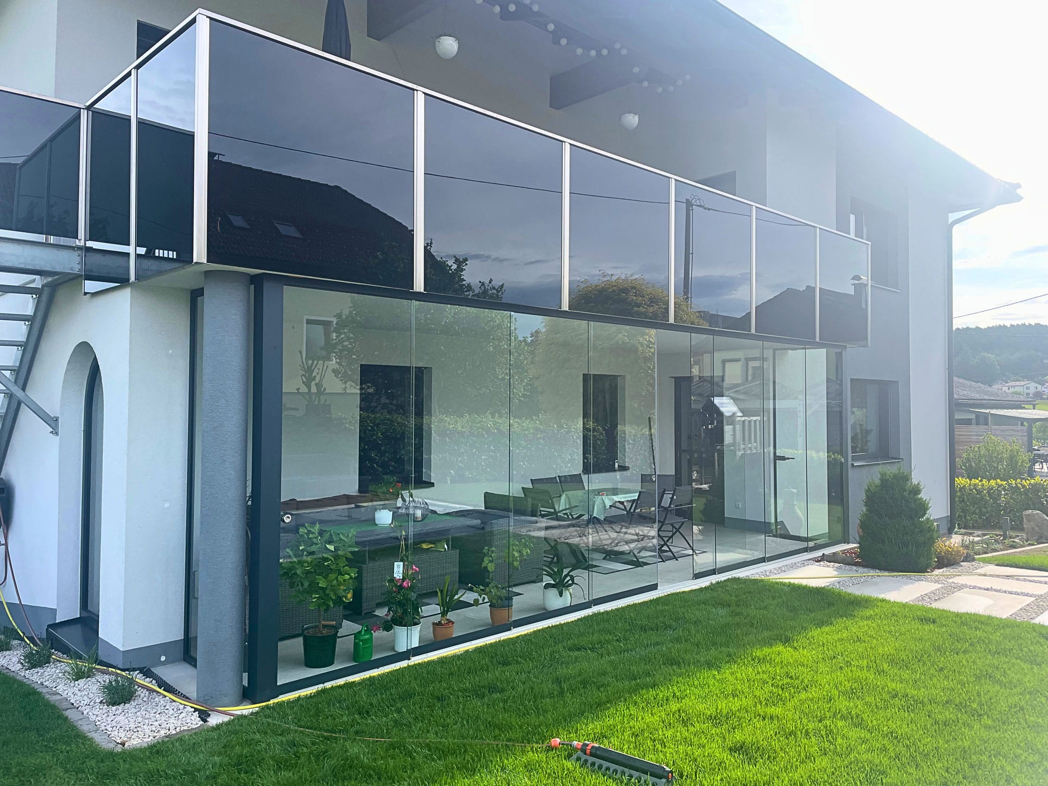 Terrassenverbau mit 8-teiliger Glasschiebewand in Oberösterreich