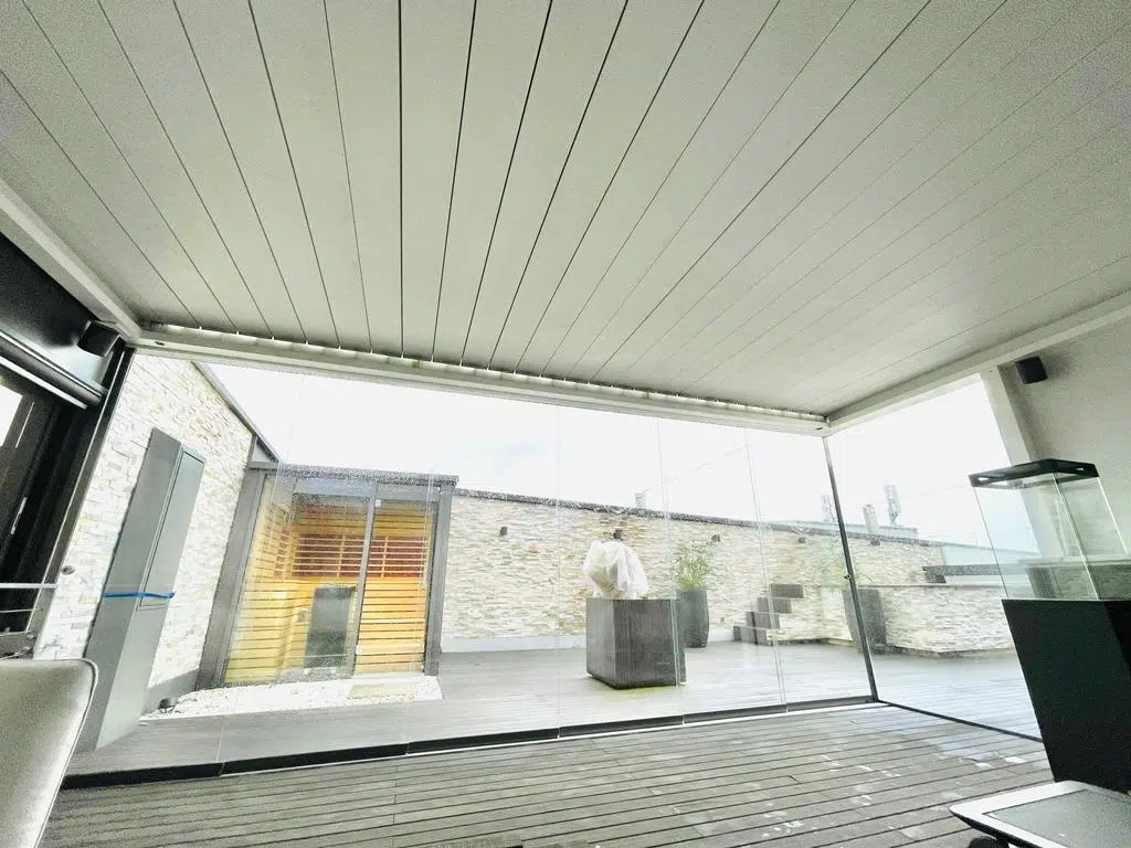 Terrassenverglasung Schiebewände aus Glas in 4020 Linz montiert