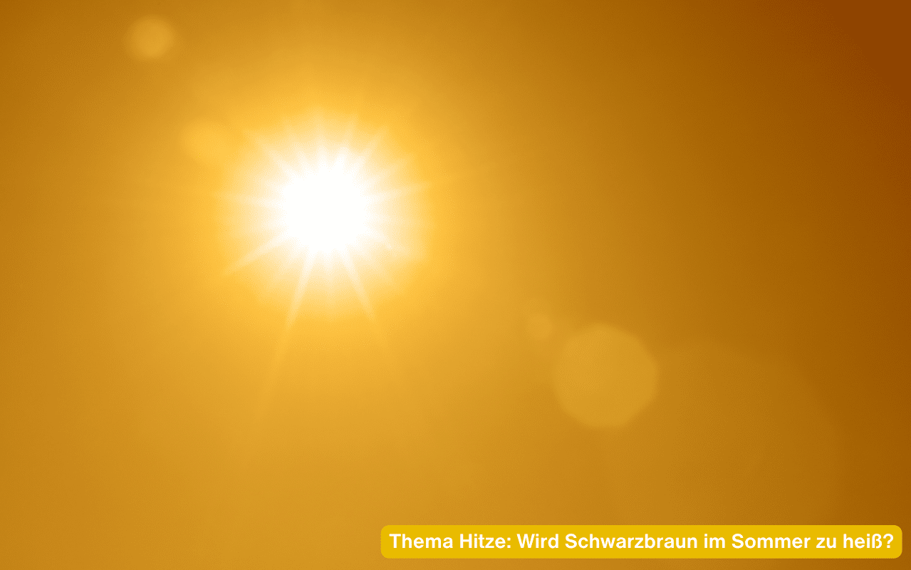 Thema Hitze Wird Schwarzbraun im Sommer zu heiß - grelle Sonne vor orangefarbenem Himmel als Sinnbild für sommerliche Hitze