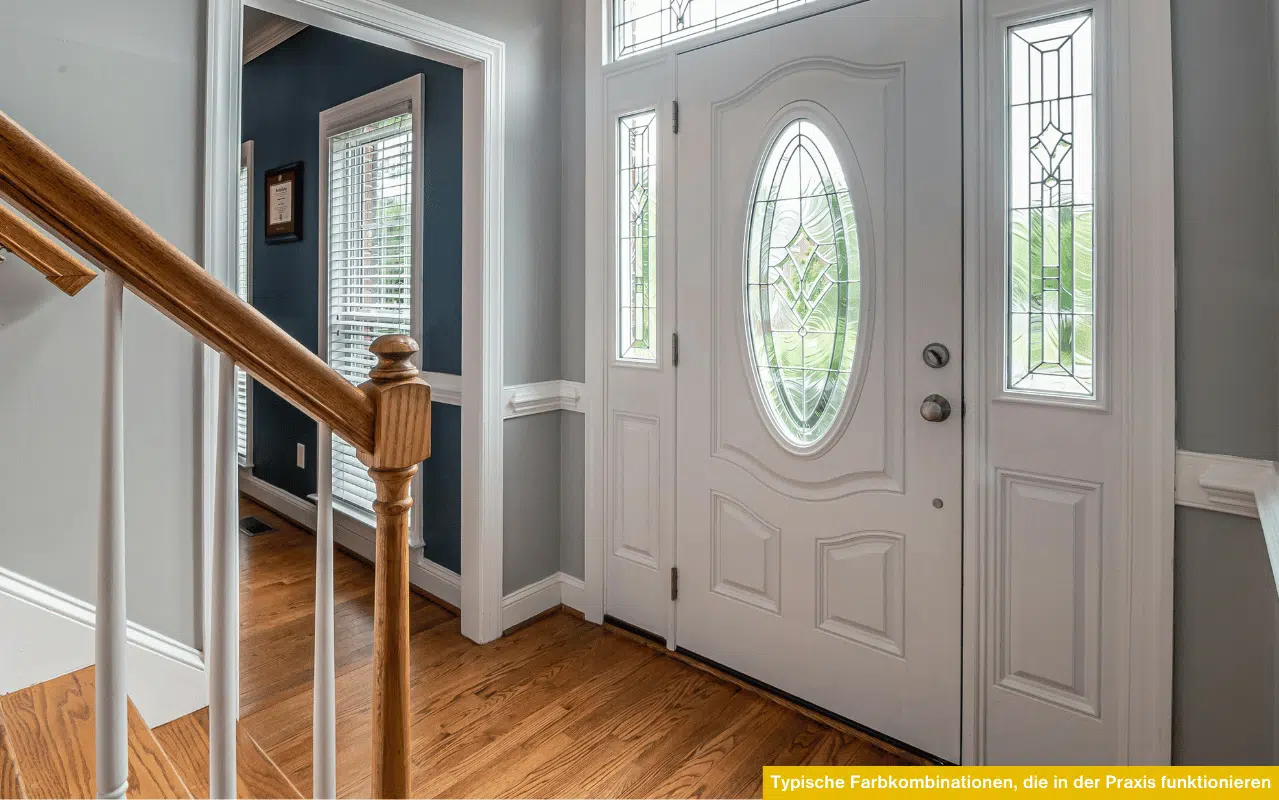Typische Farbkombinationen die in der Praxis funktionieren bei Haustüren mit innen Weiß und außen farblichem Akzent wie Anthrazit.
