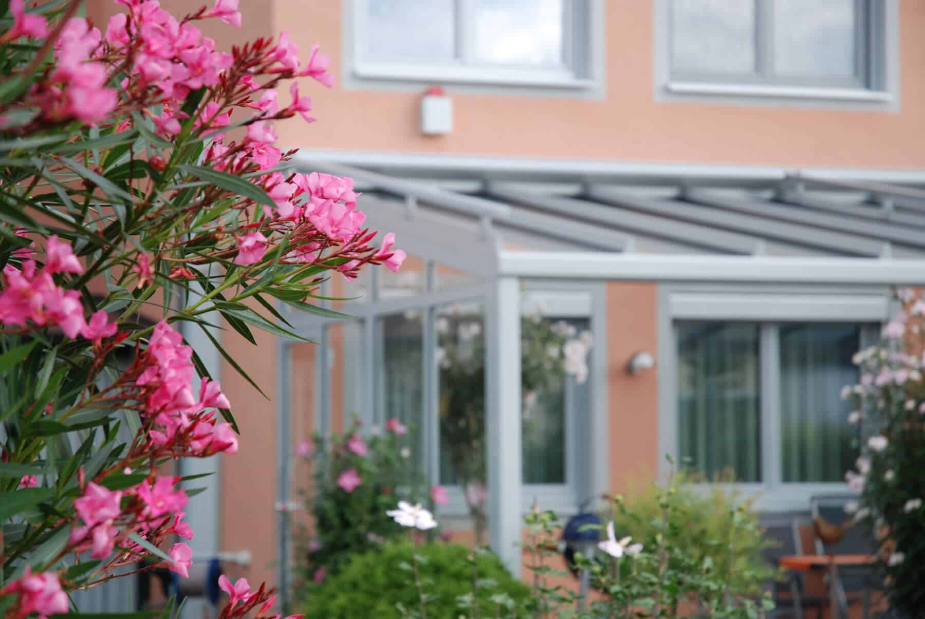 Überdachung in grau