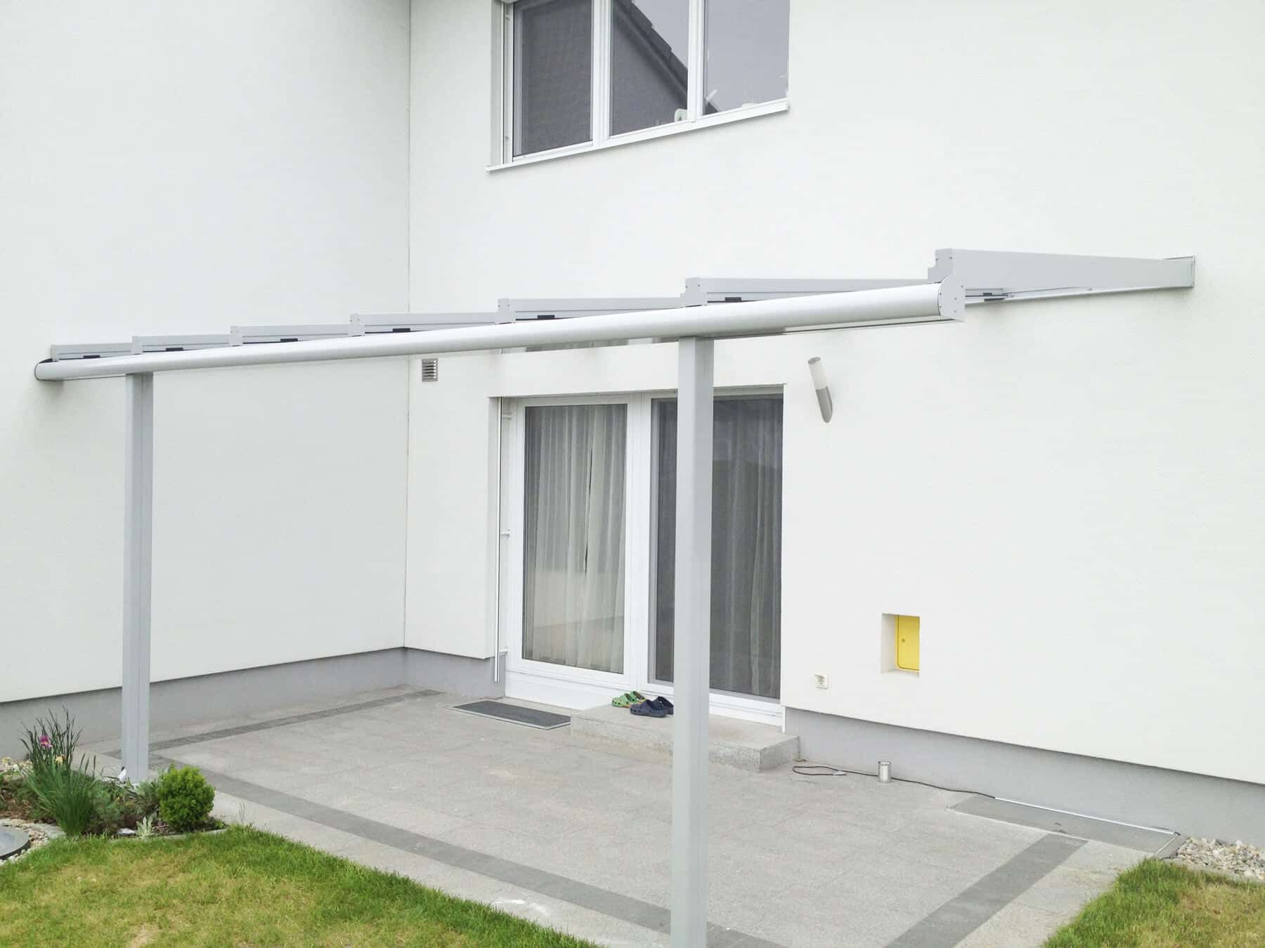 Überdachung mit filigranen Profilen und Glas