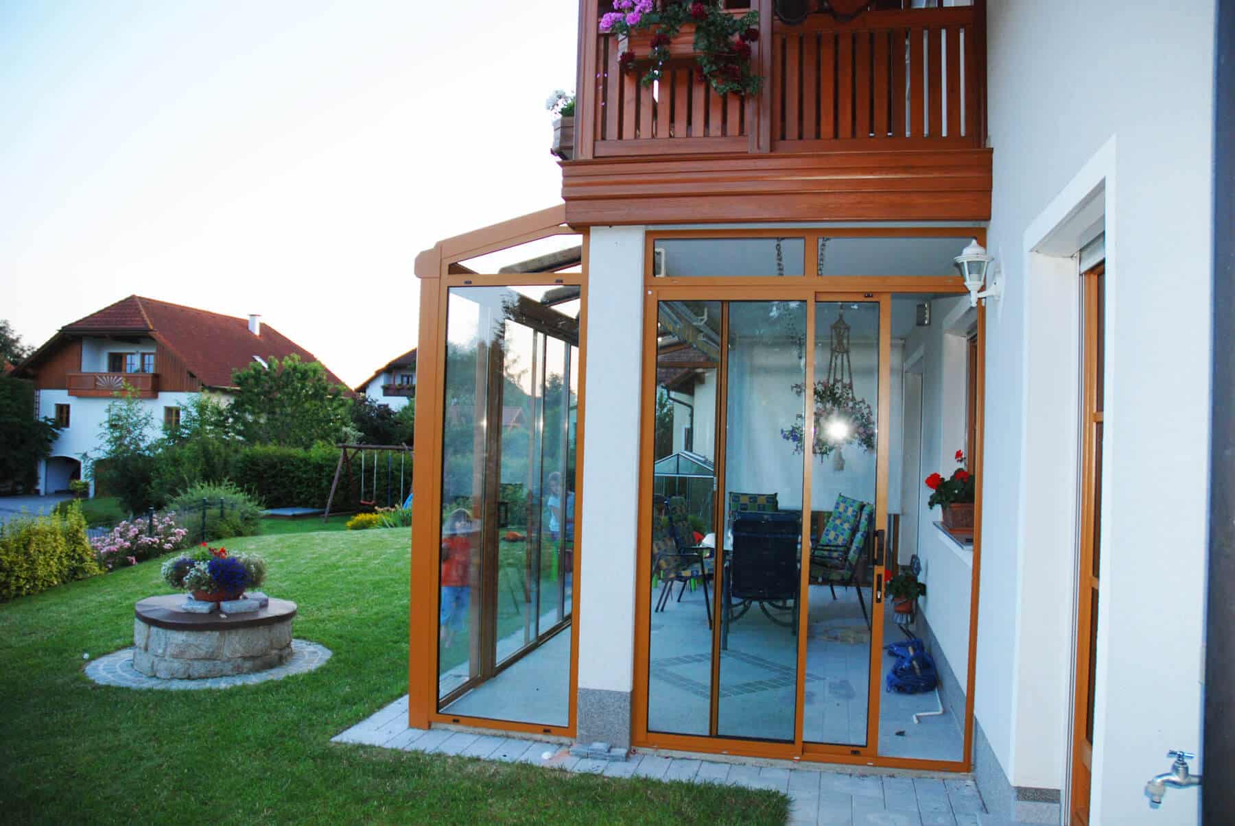 Unter Balkon Montage eines Wintergartens