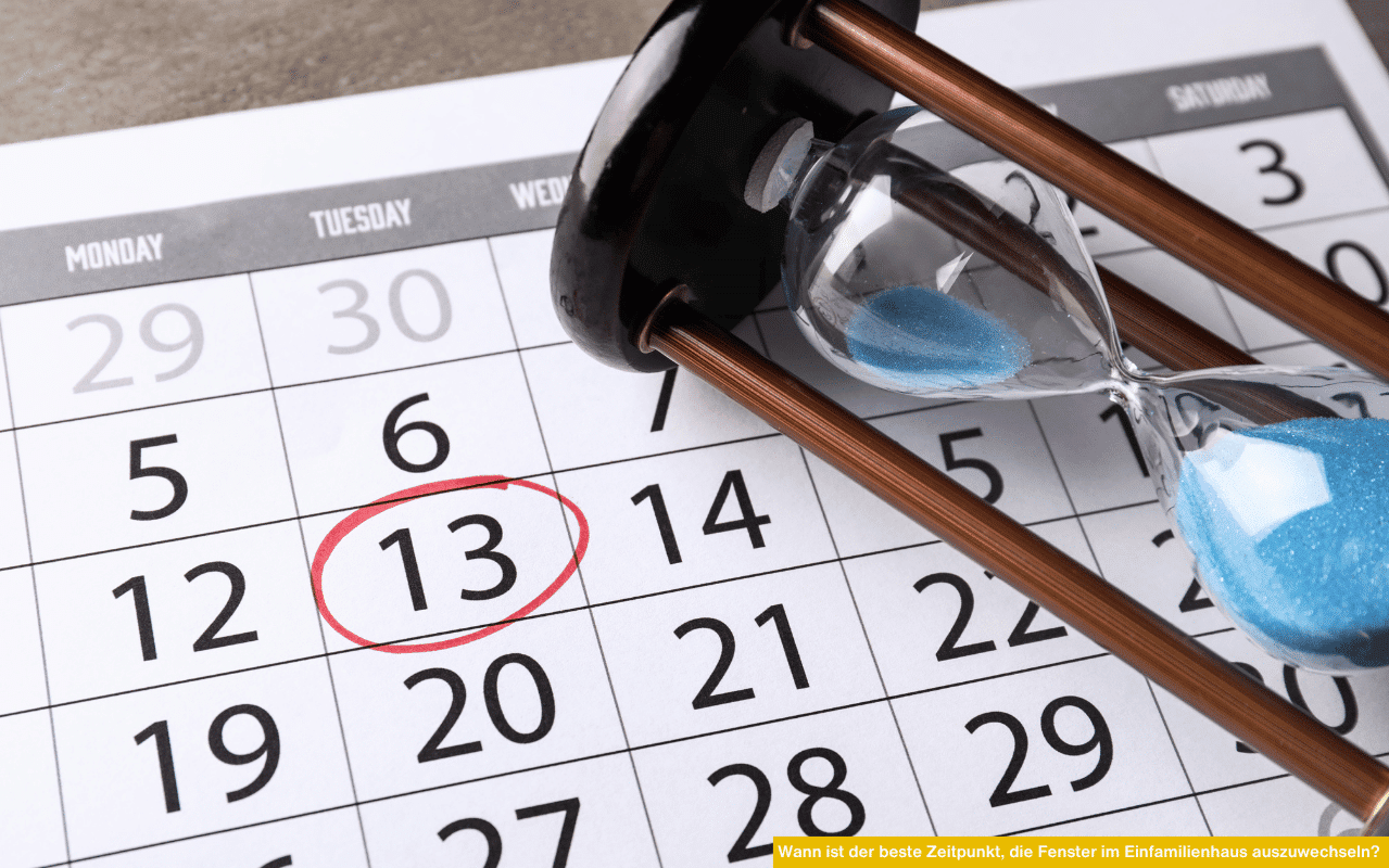 Wann ist der beste Zeitpunkt, die Fenster im Einfamilienhaus auszuwechseln? Bild zeigt Kalender mit markiertem Zeitpunkt.