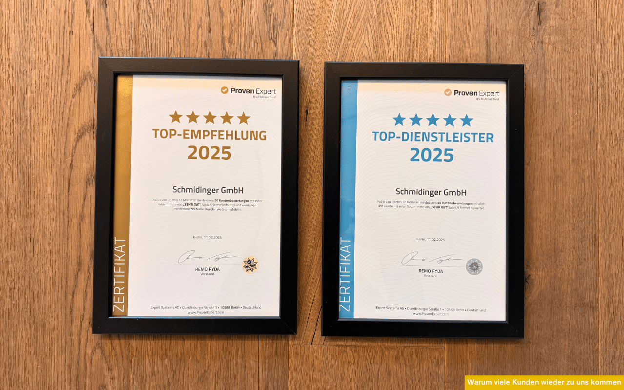 Das Foto zeigt zwei gerahmte Zertifikate von ProvenExpert mit den Titeln Top-Empfehlung 2026 und Top-Dienstleister 2026.
