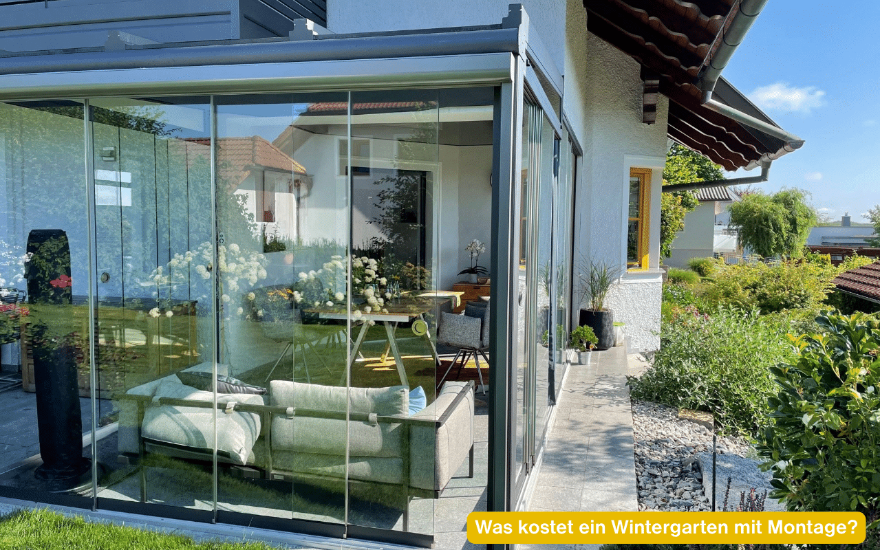 Was kostet ein Wintergarten mit Montage? Verglaster Wintergarten mit Lounge-Möbeln in Niederneukirchen