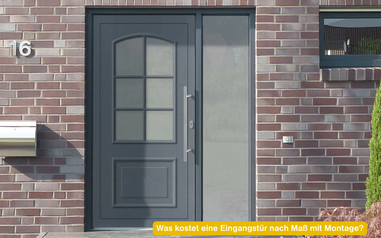 Was kostet eine Eingangstür nach Maß mit Montage? Graue Aluminium-Haustür mit Glasfeldern an einer Klinkerfassade