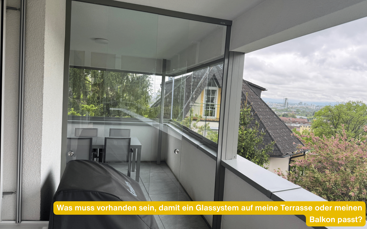 Was muss vorhanden sein, damit ein Glassystem auf meine Terrasse oder meinen Balkon passt? Balkonverglasung mit Schiebefenstern und Schiebetüren unter der Deckenplatte des Balkons darüber