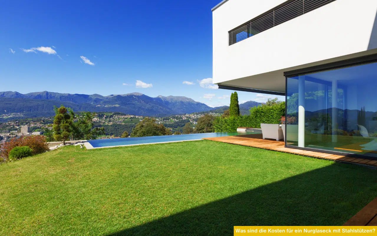 Was sind die Kosten für ein Nurglaseck mit Stahlstützen? Moderne Glasfront mit Eckverglasung am Wohnhaus