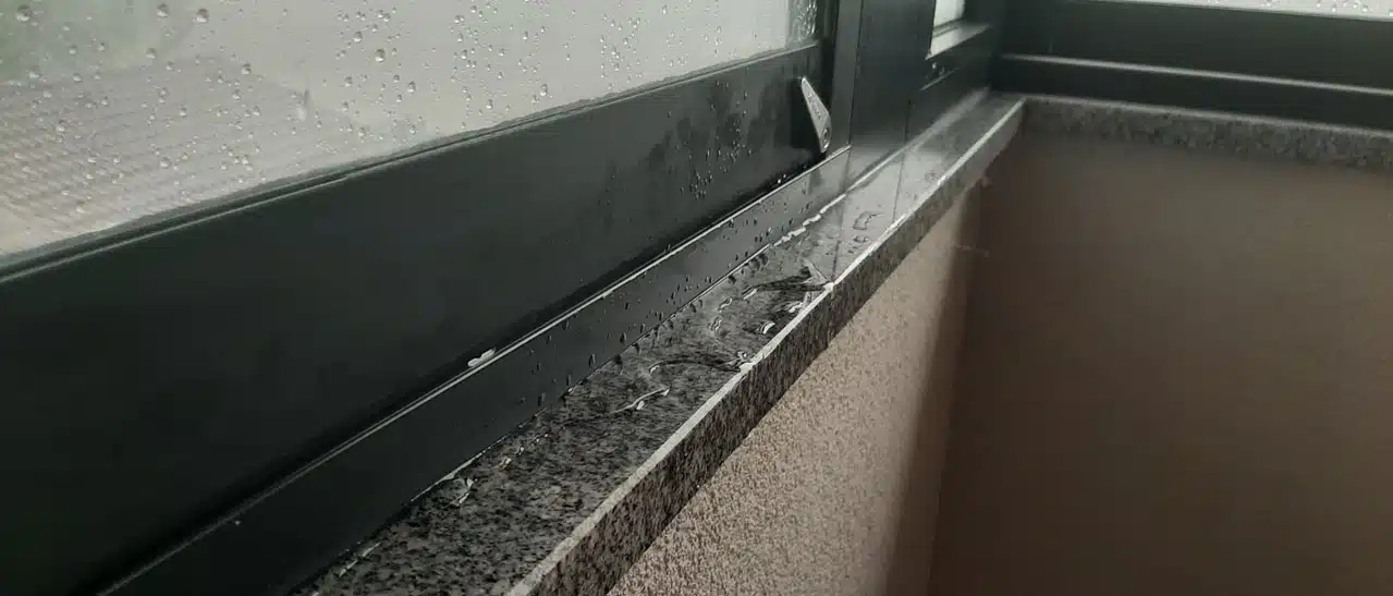 Wassereintritt bei Glasschiebesystem unten