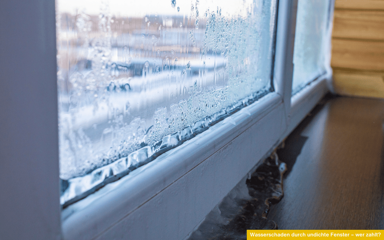 Wasserschaden durch undichte Fenster - wer zahlt Stark beschlagene Scheibe mit eindringender Feuchtigkeit am Fensterrahmen