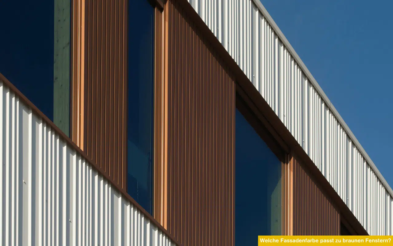 Welche Fassadenfarbe passt zu braunen Fenstern?