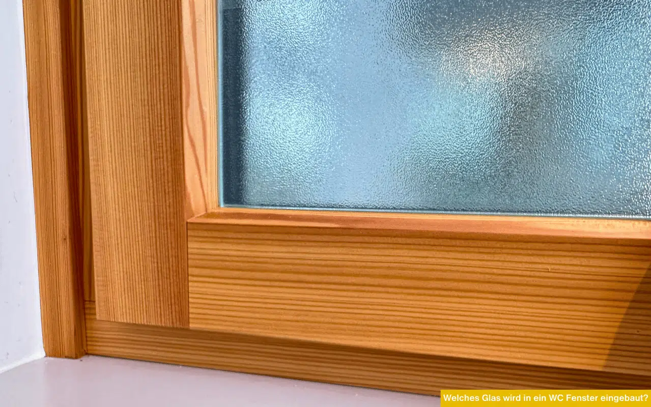 Welches Glas wird in ein WC Fenster eingebaut? Holzfenster mit satiniertem Strukturglas, Detail