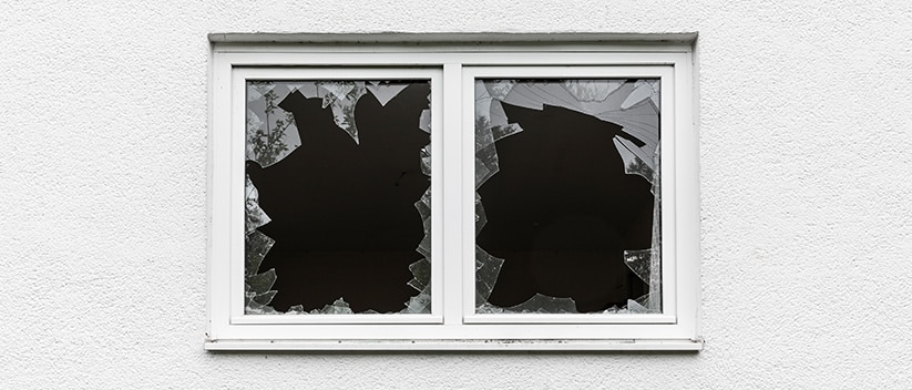 Wenn das Glas kaputt ist, dann können wir dank einer Notverglasung wieder rasch für ein dichtes Fenster sorgen