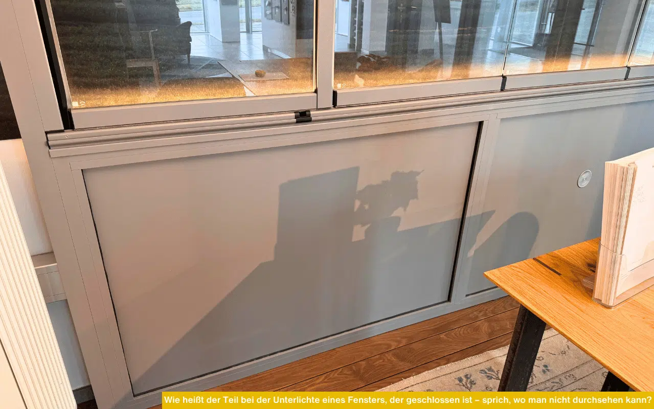 Wie heißt der Teil bei der Unterlichte eines Fensters, der geschlossen ist – sprich, wo man nicht durchsehen kann? Paneelfüllung
