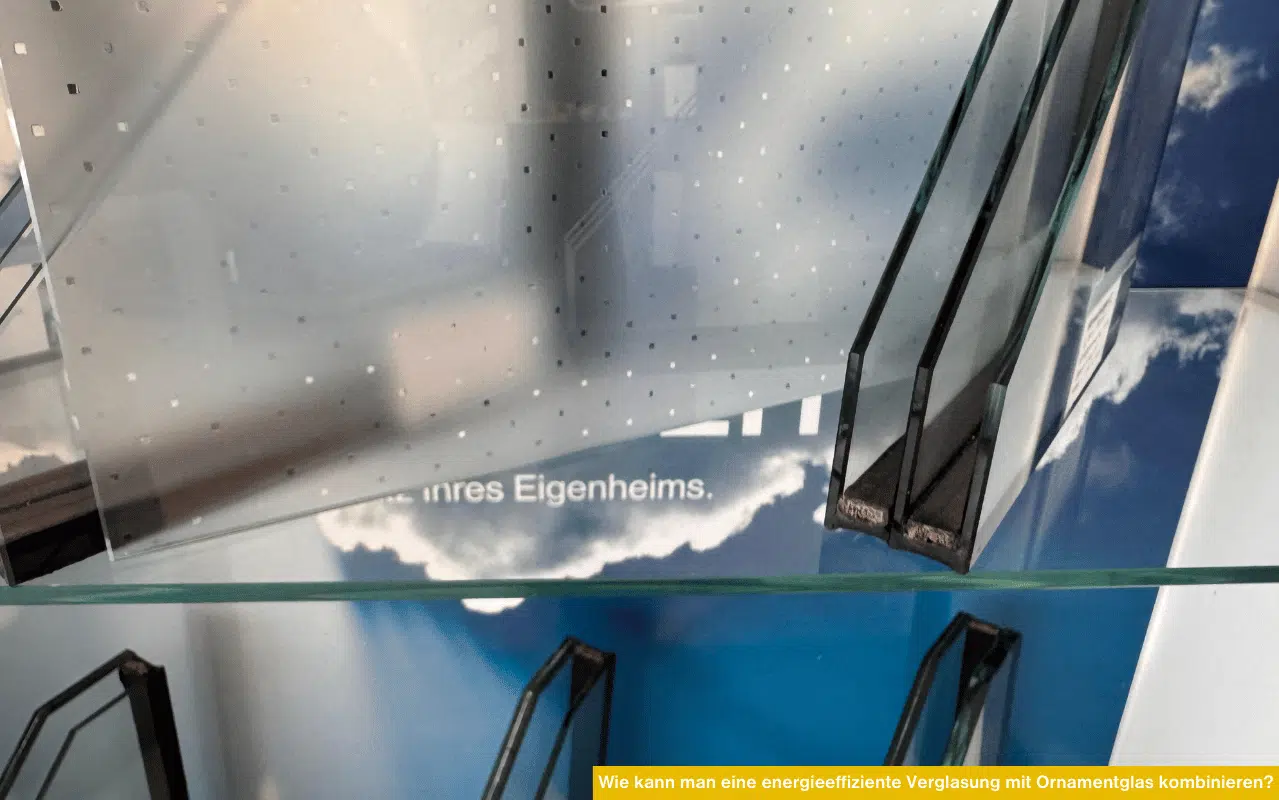Wie kann man eine energieeffiziente Verglasung mit Ornamentglas kombinieren? Glasaufbau mit Abstandhalter, Nahaufnahme