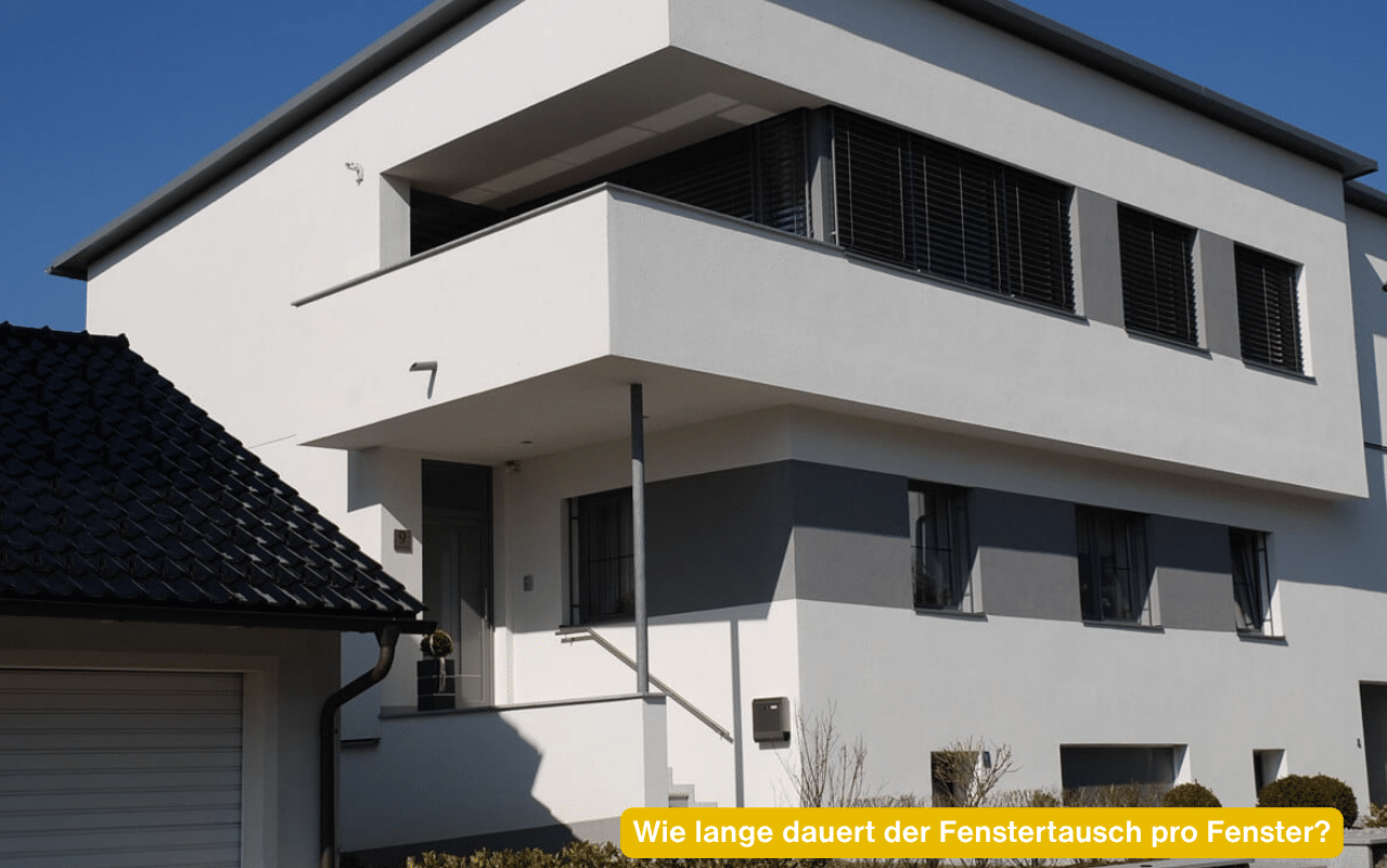 Wie lange dauert der Fenstertausch pro Fenster? Saniertes Einfamilienhaus mit neuen Fenstern
