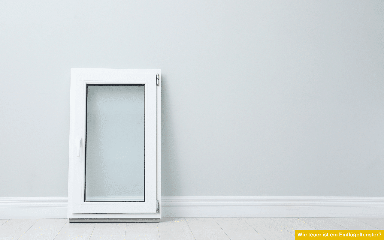 Wie teuer ist ein Einflügelfenster Weißes Fenster steht an grauer Wand auf hellem Boden minimalistisches Design