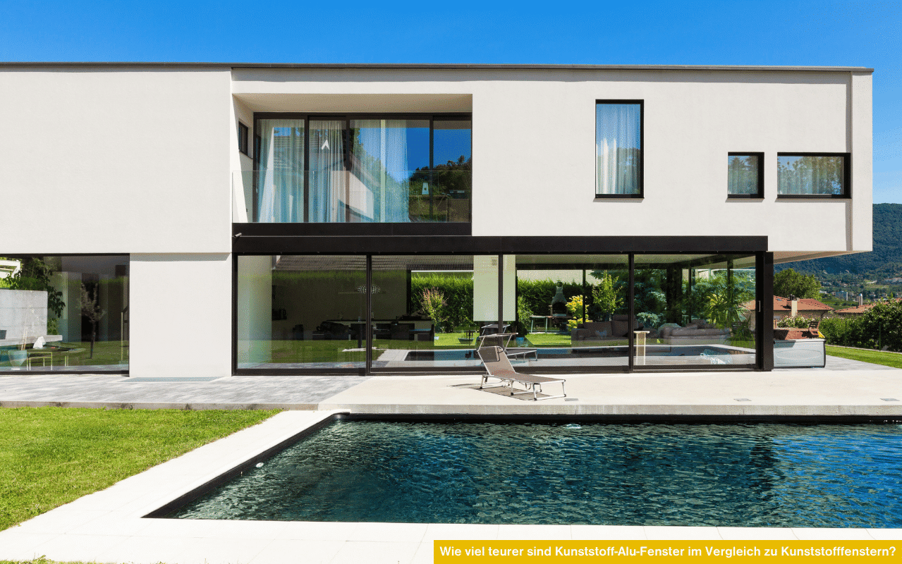 Wie viel teurer sind Kunststoff-Alu-Fenster im Vergleich zu Kunststofffenstern Großzügige Glasfront eines modernen Hauses mit Aluminiumrahmen