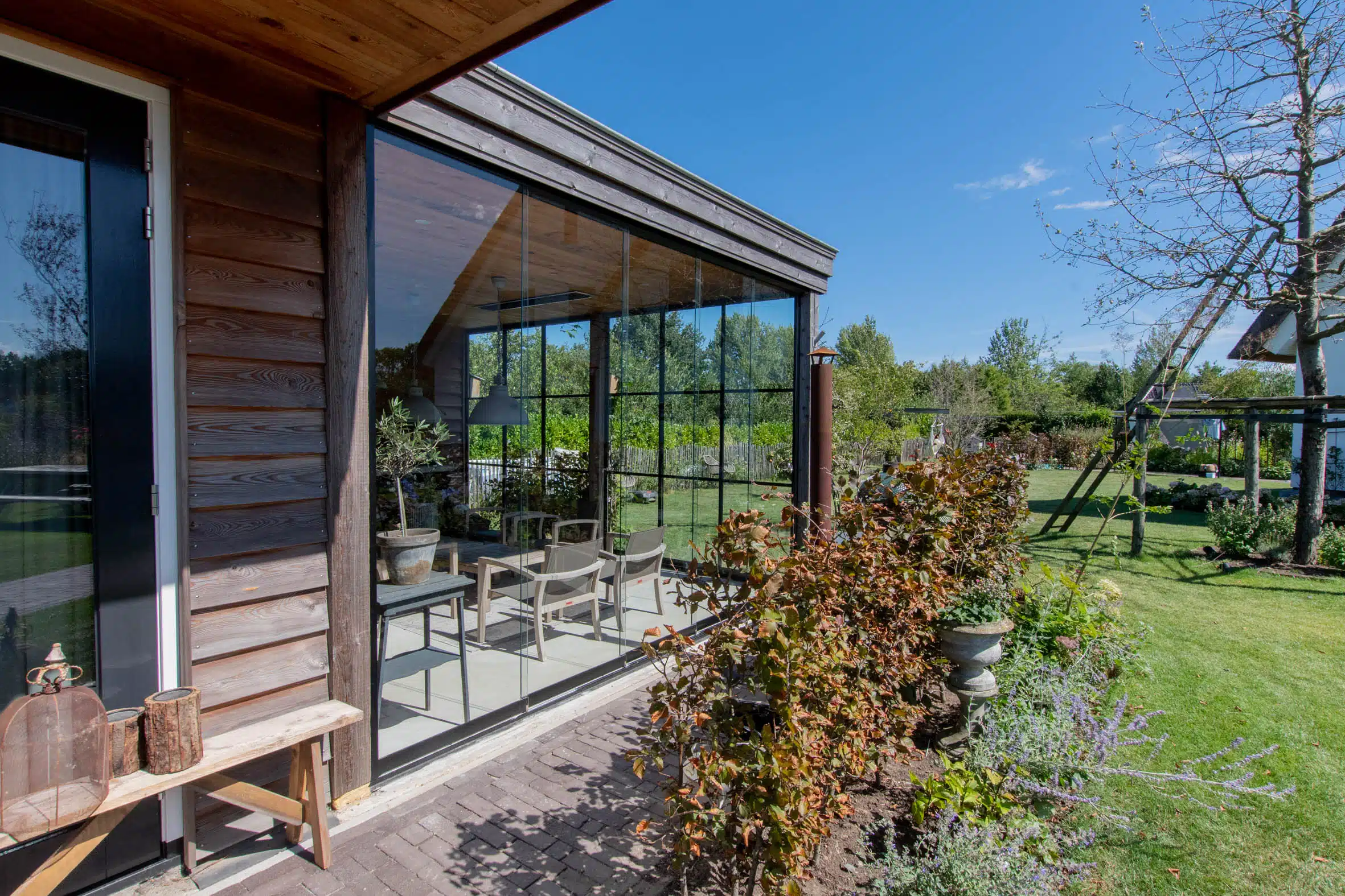 Wind- und Wetterschutz für Gartenhäuser - Schiebetüren von Sunflex