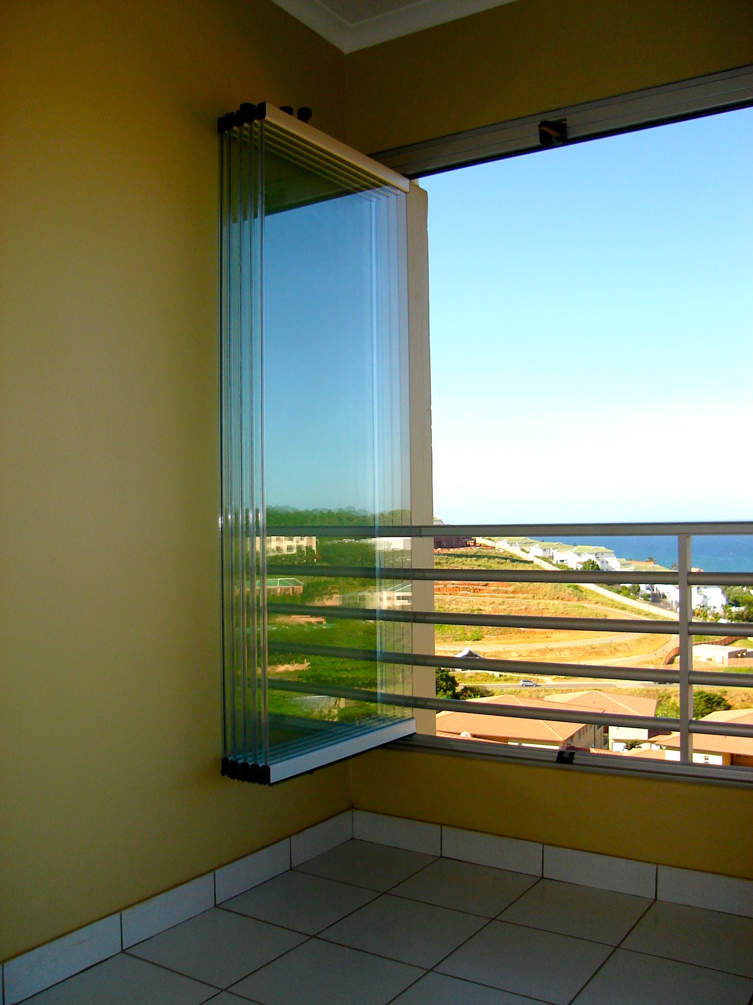 Windschutz Balkon transparent Schiebe-Dreh-Fenster