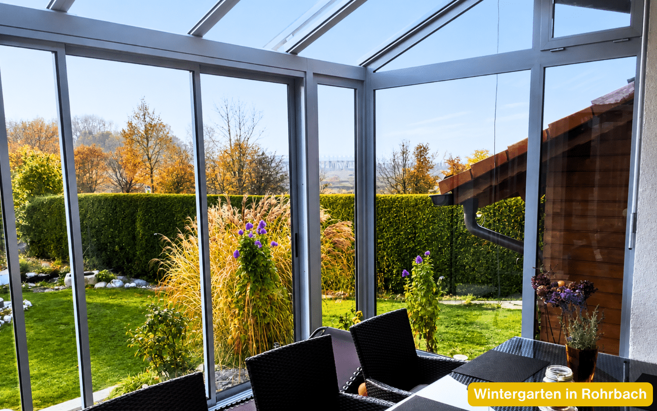 Wintergarten in Rohrbach als heller Essbereich mit Glasdach und großzügigem Ausblick auf den Garten