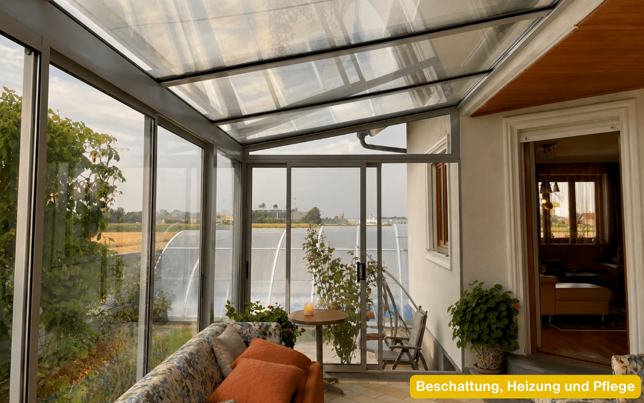 Wintergarten mit Glasdach und Sitzbereich – Beschattung, Heizung und Pflege für ganzjährige Nutzung