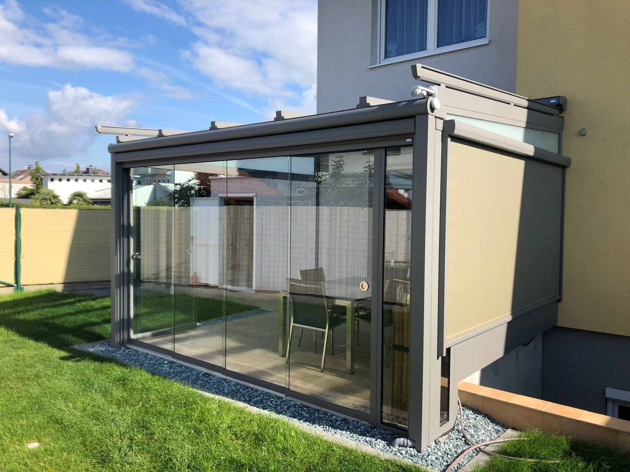 Wintergarten mit Glasschiebetüren in Wels