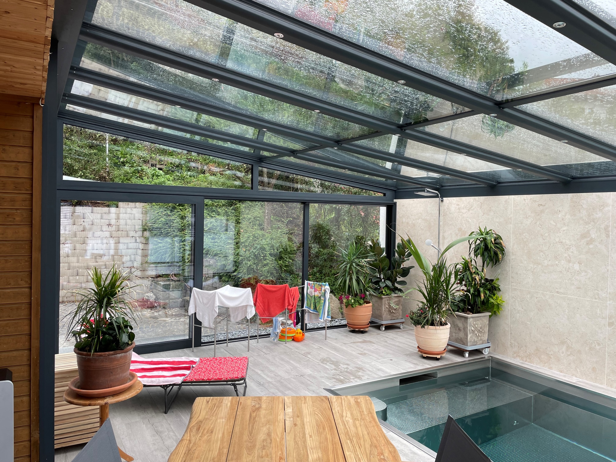 Wintergarten mit kleinem Pool in Oberösterreich