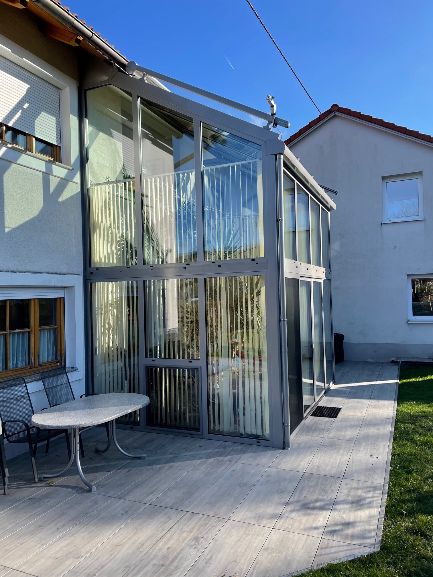 Wintergarten über 2 Etagen in Aluminium mit Dachbeschattung